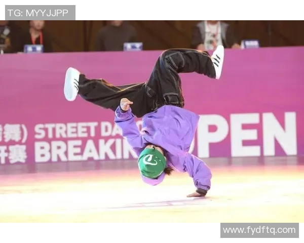 科学街舞灵活性训练方法探索提升舞者表现的有效策略与技巧 科学街舞灵活性训练方法探索提升舞者表现的有效策略与技巧